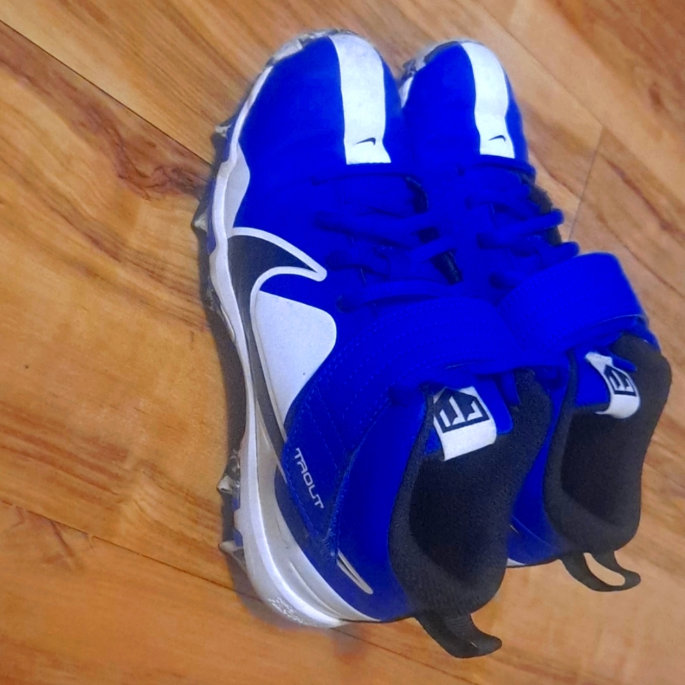 Boys Nike Baseball Cleats size 3